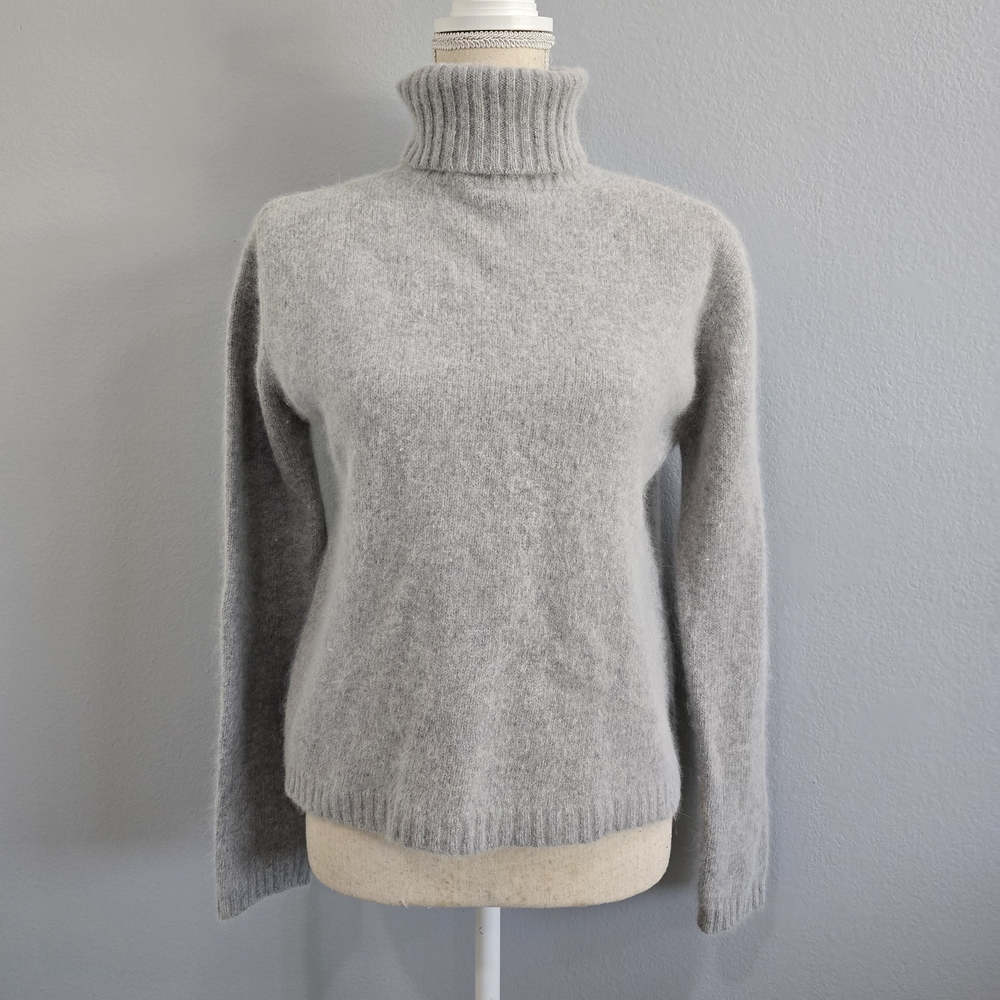 Cozy Women's Gray Turtleneck Sweater